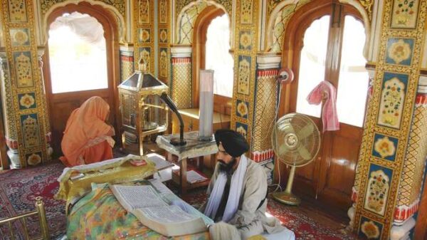 Types of clothing and clothing in Eastern religions